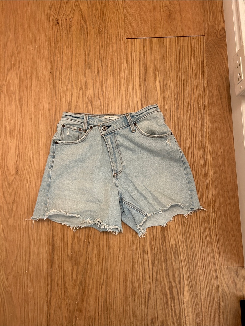 Abercrombie & Fitch The Dad Short High Rise
